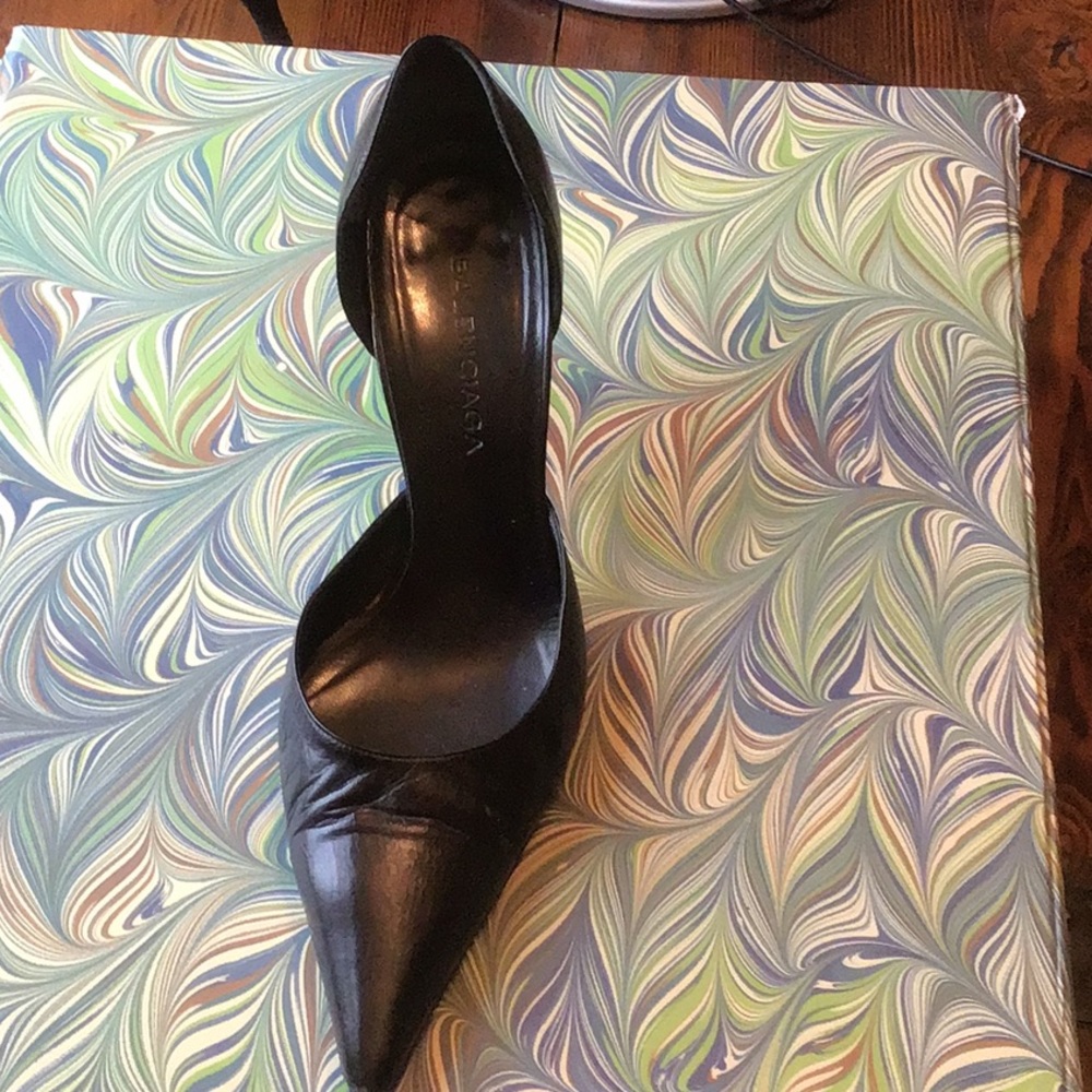 Shoes - Picture 2 of 2